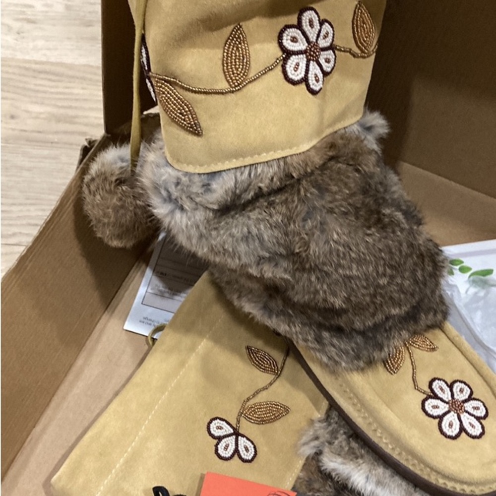 Manitobah mukluks Métis size 10 tan color